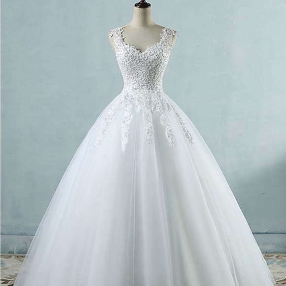 Hebeos V-neck Ball gown Sleeveless Sweetheart floor length Tulle Wedding dress - Picture 6 of 7